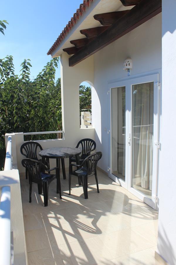 Apartamentos Rayma I-Ii-Iii Cala Blanca  Exterior photo